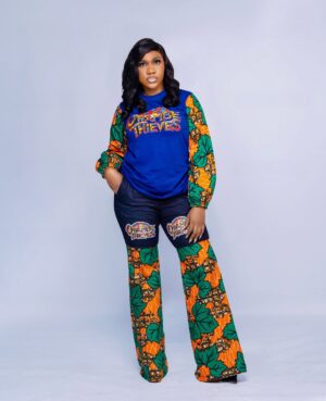 Eniola Ajao Instagram - IYAWO IGBO ❤️❤️❤️❤️❤️😃😃😃😃😃😃😃
OWAMBE with a blend of pop culture, classic vibes, fashion, suspense, comedy and undiluted drama?? We are SAT!!!! The big question is are you guys even ready at all????
.
OWAMBE THIEVES starts showing in all cinemas nationwide from April 18. Get ready for a cinematic experience like never before. Get ready for unrivaled premium entertainment 🔥
Production company @lighthousepictures.ng @filmoneng
@_anthillstudios
All outfit made by @blingsandblanks
#EniolaAjao #lighthousepictures #filmonestudios #anthillstudios#OwambeThievesIsComing #18thOfApril #AmultiCulturalFilm #Nollywood #blockbuster #AFilmForEveryone
#YourEasterHolidayIsAboutToBeLit
#fyp #foryoupage #eniolaajao #owambethieves