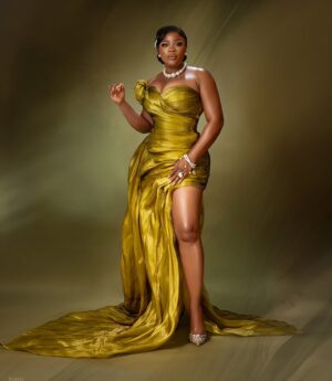 Eniola Ajao Instagram - Welcome to April, the month of OWAMBE THIEVES, the anticipation is almost over, it’s time to feast on the delicious meal we cooked for you, it’s almost show time!
May Our Endeavors be rewarded bountifully and may the God We serve bless the works of our hands, as you drum, it will sound, as you voice, they will hear... Go and prosper!
My latest project OWAMBE THIEVES hits cinemas on the 18th of this month, together, let’s start the countdown as we march towards the release date. I’m excited because I know it’s a banger, Are you ready for it💃🏻
#EniolaAjao #OwambeThievesComingApril18 #lighthousepictures #filmonestudio #anthilstudio
👗@tiwwiofficial
💄 @zinys_pro_mua
📷 @toniegrapher