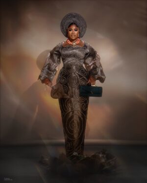 Eniola Ajao Instagram - E.N.I.O.L.A.N.I.M.I it’s Queen Florence birthday 🎊🎈🎉🥂🎂💝
Today is all about appreciation of God’s kindness to me, it was a year that came with everything, from rain to sunshine, bright days to dark ones but in all, here I am.
Owambe Thieves is my birthday gift to you all, be patient for it, it’s coming by Easter, anticipate it!
It’s @ceolumineeofficial styling
It’s @ceolumineeofficial work
Gele beautiful tied by @abydouz_gele
Makeup💄 @zinys_pro_mua
#itsqueenfkirencebirthday
#ᴄʜᴀᴘᴛᴇʀ42
#BirthdayGirl
#OwambeThievesIsComing
#AuntyEnnyIsActive