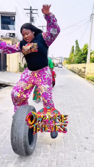 Eniola Ajao Instagram - Pitipiti aye o le wa oo🤣🤣🤣 ~ Abeg who go help me stop Aunty Ajara and Portable bayii?🤣🤣🤣
.
My Latest Project OWAMBE THIEVES @owambethieves is coming to all cinemas nationwide from April 18 and all I can say is GET READY FOR PREMIUM ENTERTAINMENT because what??? We made the BEST MOVIE!!!!!
Production company @lighthousepictures.ng @filmoneng @_anthillstudios
Outfit @blingsandblanks
#EniolaAjao #lighthousepictures #filmonestudios #anthillstudios#OwambeThievesIsComing #18thOfApril #AmultiCulturalFilm #Nollywood #blockbuster #AFilmForEveryone
#YourEasterHolidayIsAboutToBeLit
#fyp #foryoupage #eniolaajao #owambethieves