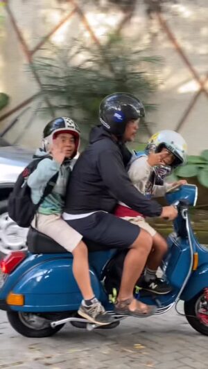 Enno Lerian Instagram - Ini yang dinamakan ‘sakit tapi tak berdarah’
Cuma bapak-bapak yang tau rasanya ya 😂😂
Apalagi ama anak sendiri 😅😅 #keluargasoesetyo