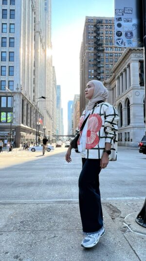 Enno Lerian Instagram - Sisa sisa liburan kemarin, fit check persembahan @callathelabel @yeriafriyani
Harus terbiasa fit check di luar nih, masih canggung amat sayanya 😂😂 #keluargasoesetyo #ennolerian