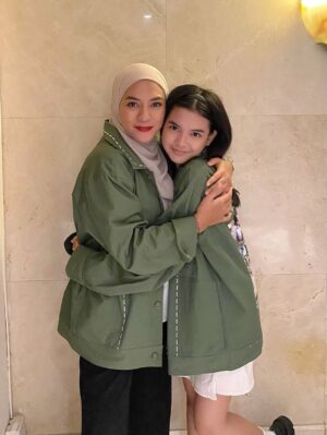 Enno Lerian Instagram - Gini kali ya kalau aku punya anak cewe @anantya.kirana 🥰🥰
#keluargasoesetyo #ennolerian