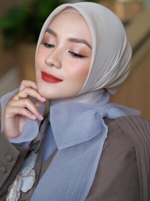 Enno Lerian Instagram - Kakak Du Di Dam ku .. @ennolerian_ ❤️
utk Premiere Film @hanyanamamudalamdoaku.film .
Thankyou for having me and congrats once again 🫶🏻🫶🏻
.
#makeupbynikenxu
Hijabstylist @hijabbyprili