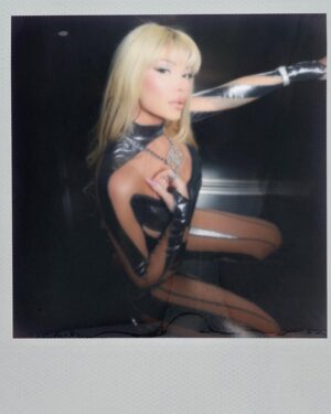 Era Istrefi Instagram - Spaceship drippy 🛸