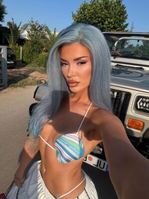 Era Istrefi Instagram - baby ti e din që..
T’LO bts🩵