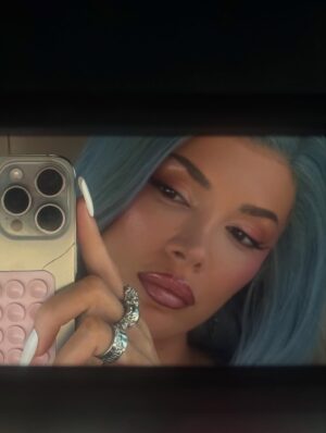 Era Istrefi Instagram - baby ti e din që..
T’LO bts🩵