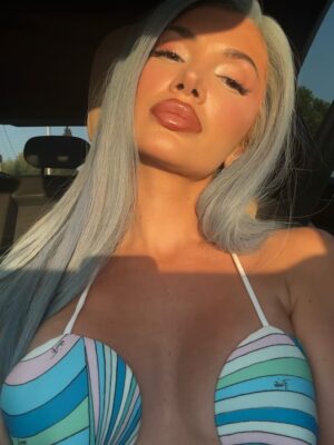 Era Istrefi Instagram - baby ti e din që..
T’LO bts🩵