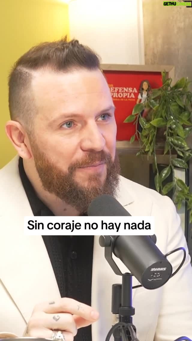 Erika de la Vega - 38.4K Likes - “Tener coraje es una decisión”. Con Daniel Habif @danielhabif hablamos de esos momentos en los que la vida te pone de rodillas… no para rendirte, sino para redirigirte.
Porque a veces, soltar la espada es el primer acto de amor propio.

Te dejo el episodio completo en mis stories.