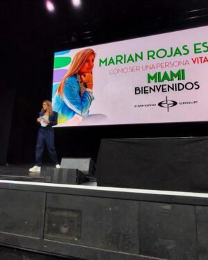 Erika de la Vega Instagram - Marian Rojas Estapé @marianrojasestape presentó su charla en Miami “Cómo ser una persona vitamina”.
Presentarla y compartir con ella fue un shot de vitamina típico de ella💊
Además aprovechamos para grabar un episodio de podcast con Carina Castro @carinacastrofumeronp sobre La Adolescencia.
Una conversación potente con mucha información para padres, con herramientas y tips para juntos sobrellevar una mejor relación con nuestros adolescentes. Pronto #EnDefensaPropia