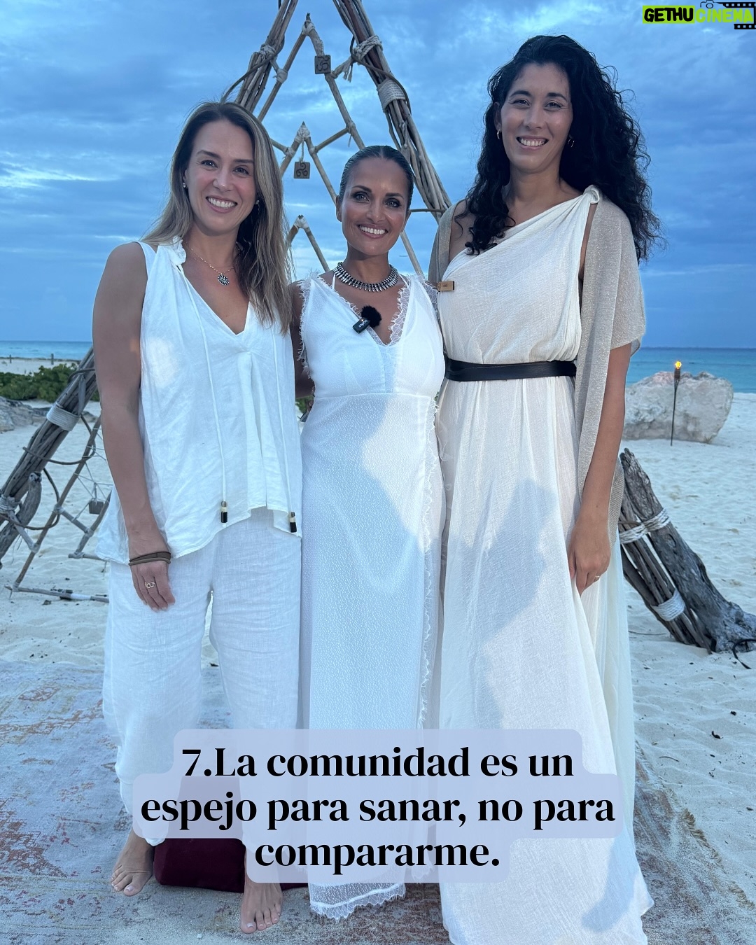 Erika de la Vega - 22.6K Likes - Esto fue parte de lo que escribí en mi #newsletter de hoy.

Hace unas semanas asistí a un retiro con la Dra. Shefali @doctorshefali en Playa del Carmen, junto a cien mujeres de distintas partes del mundo. Cuatro días intensos que me dejaron muchas reflexiones, pero una frase lo cambió todo: “Tú eres el regalo.” Escuchar eso fue como derrumbar años de autoexigencia. ¿Y si en vez de demostrarlo todo, simplemente nos atreviéramos a creerlo?

De esa experiencia me traje aprendizajes profundos sobre maternarnos, soltar relaciones que ya no nos sostienen, entender la rabia como una guía, ver la comunidad como espejo y recordar que la suavidad comienza con nosotras. También confirmé algo que he sentido muchas veces: que el primer paso hacia la libertad es asumir mi parte, dejar de esperar validación externa y empezar a vivir como protagonista.

Y sí, siempre podemos renacer. No una sola vez, sino todas las que haga falta. Porque vivir desde la certeza de que yo soy el regalo, no solo cambia la forma en que me trato, sino que también transforma todo lo que permito, lo que entrego y lo que soy. 💛

Si quieres recibir mis newsletters todos los meses, déjame tu correo en erikadelavega.com

Gracias @valentinaurrejola por las 📸 💚
Gracias @thehouseofaia 🌵✨