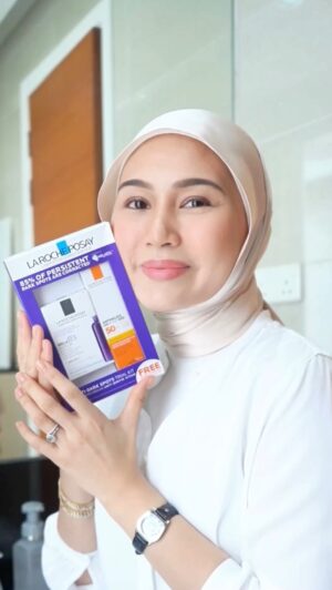 Erin Malek Instagram - Dark spots? Tak payah risau! Cuba Mela B3 Trial Kit sekarang. Hanya RM69.90 dengan Anthelios UVMUNE 400 Invisible Fluid SPF50 PERCUMA! Available di farmasi utama.
Grab yours today! ✨
@larocheposay #larocheposaymy #melab3serum #melab3trialkit #antidarkspots