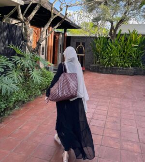 Erin Malek Instagram - 🖤✨