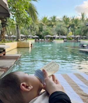Erin Malek Instagram - Sun beach swim repeat ☀️🏖️🤗