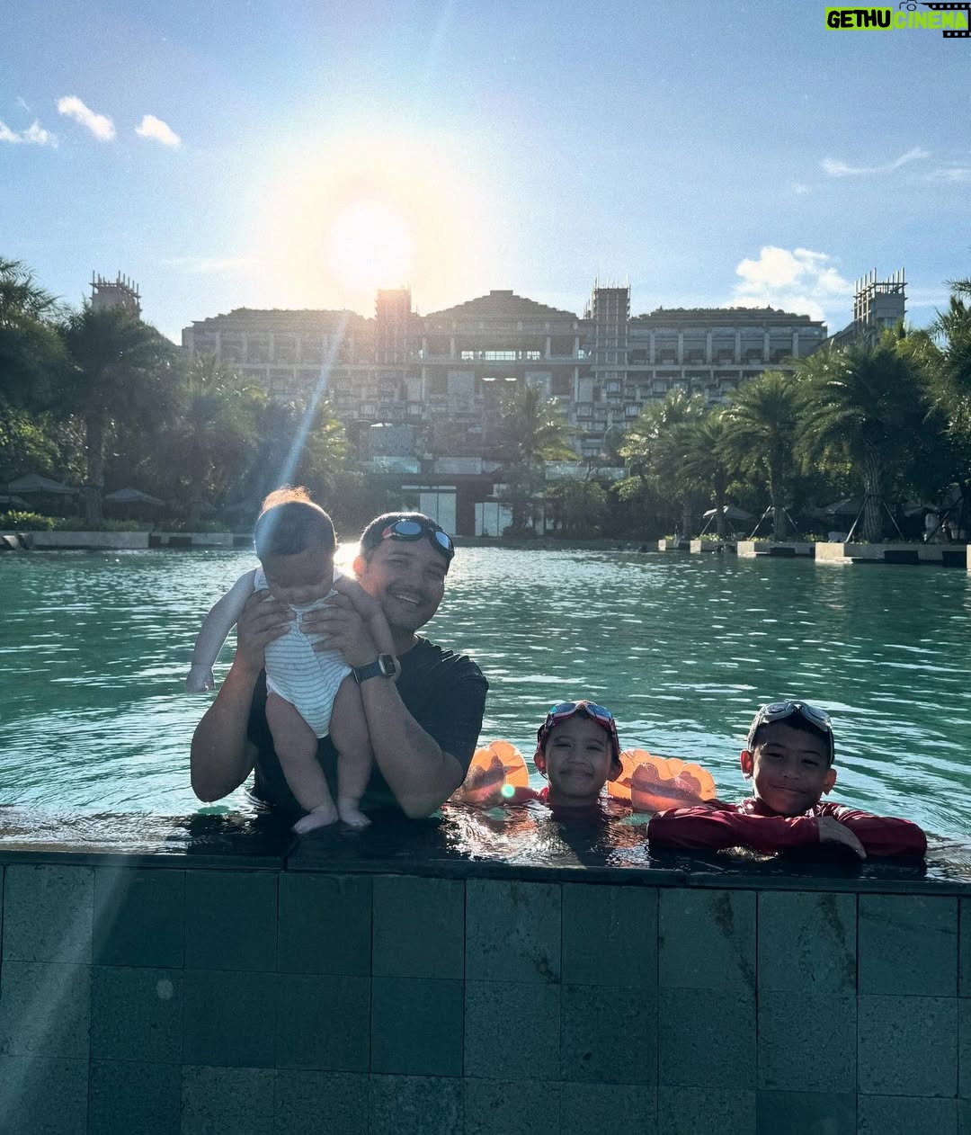 Erin Malek - 3 Likes - Sun beach swim repeat ☀️🏖️🤗