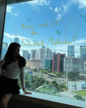 Ersa Mayori Instagram - Happy Sweet Seventeen @talullahmalaika sayangku! 🎉🎀🎁
Your journey into adulthood begins here. Keep being the confident girl with a positive mindset, the humble soul with a kind heart, and the cheerful, happy-go-lucky Ulla we all love.
Doa terbaik Mama buat Ulla, selalu.
Love you! 😘🫶🏻❤️
