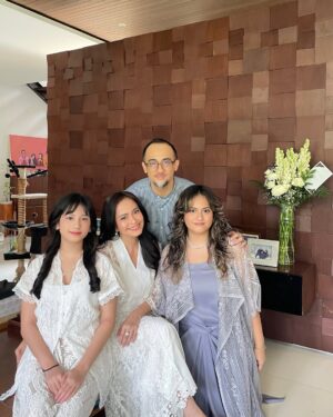 Ersa Mayori Instagram - Selamat Idul Fitri 1446 H.
Minal aidin wal faidzin, mohon maaf lahir bathin dari kami sekeluarga ❤️