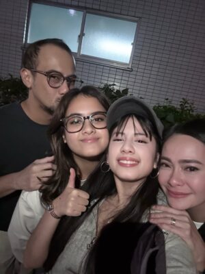 Ersa Mayori Instagram - Ternyata begini rasanya melepas anak di negeri orang.. Galau, tapi excited dengan perjalanan barunya. Bersyukur, tapi khawatirnya juga ada. Ngga mau nangis, tapi air mata netes juga. Bismillah.. demi masa depannya 🥹🙏🏻
Take care @vrnaiska sayangku. See you again, soon. Love you so much! 🫶🏻❤️