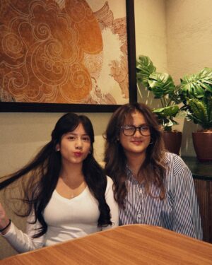 Ersa Mayori Instagram - Puas-puasin quality time sebelum Kika balik ke Bandung lagi. Libur semester udah selesai. Balik LDR lagi deh!
Buibu LDR apa kabarnya? Anak-anak udah pada masuk kuliah? Sabar-sabar nahan kangen lagi ya kita 😀
Pengen tau deh, siapa disini yang anaknya berencana kuliah di luar kota atau bahkan luar negeri tahun ini? Pasti udah mulai persiapan dong, ya..
Jangan lupa siapin hati juga untuk melepas anak jauh dari rumah ya buibu.. Karena terkadang, anaknya siap, orangtuanya yang mellow 🥰