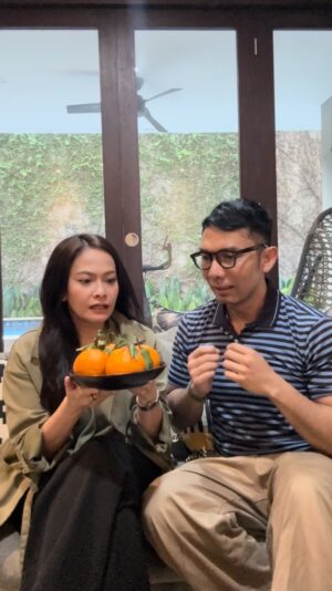 Ersa Mayori Instagram - Siapa yang naro bawang di jeruk keprok? 😭