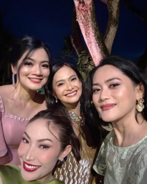 Ersa Mayori Instagram - Love has found its way and it led you to each other ❤️
Congratulations @lunamaya and @bouttier_maxime, wishing you a lifetime of happiness!
#MoonToTheMax