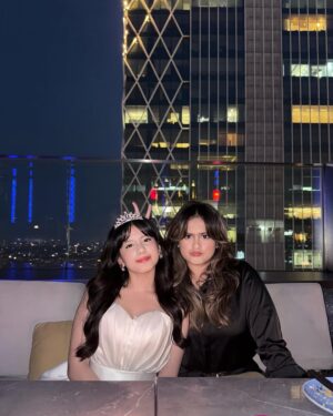 Ersa Mayori Instagram - Birthday dinner @talullahmalaika ❤️
Rasanya kemaren dia masih bayi, tiba-tiba sekarang udah punya KTP huhu 🥹
Makasih Kika @vrnaiska udah sempetin balik ke Jakarta buat adeknya yang request rayain sweet seventeen bareng keluarga 😘