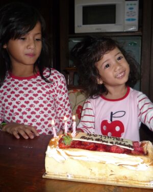 Ersa Mayori Instagram - Happy Sweet Seventeen @talullahmalaika sayangku! 🎉🎀🎁
Your journey into adulthood begins here. Keep being the confident girl with a positive mindset, the humble soul with a kind heart, and the cheerful, happy-go-lucky Ulla we all love.
Doa terbaik Mama buat Ulla, selalu.
Love you! 😘🫶🏻❤️