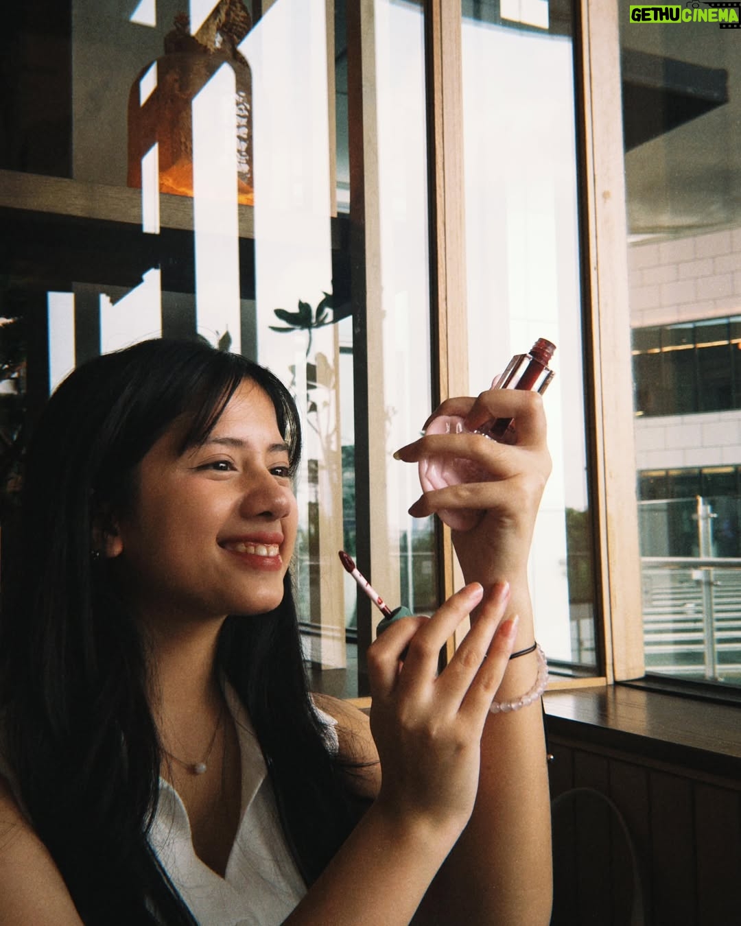 Ersa Mayori - 3.5K Likes - Happy Sweet Seventeen @talullahmalaika sayangku! 🎉🎀🎁

Your journey into adulthood begins here. Keep being the confident girl with a positive mindset, the humble soul with a kind heart, and the cheerful, happy-go-lucky Ulla we all love. 

Doa terbaik Mama buat Ulla, selalu.
Love you! 😘🫶🏻❤️