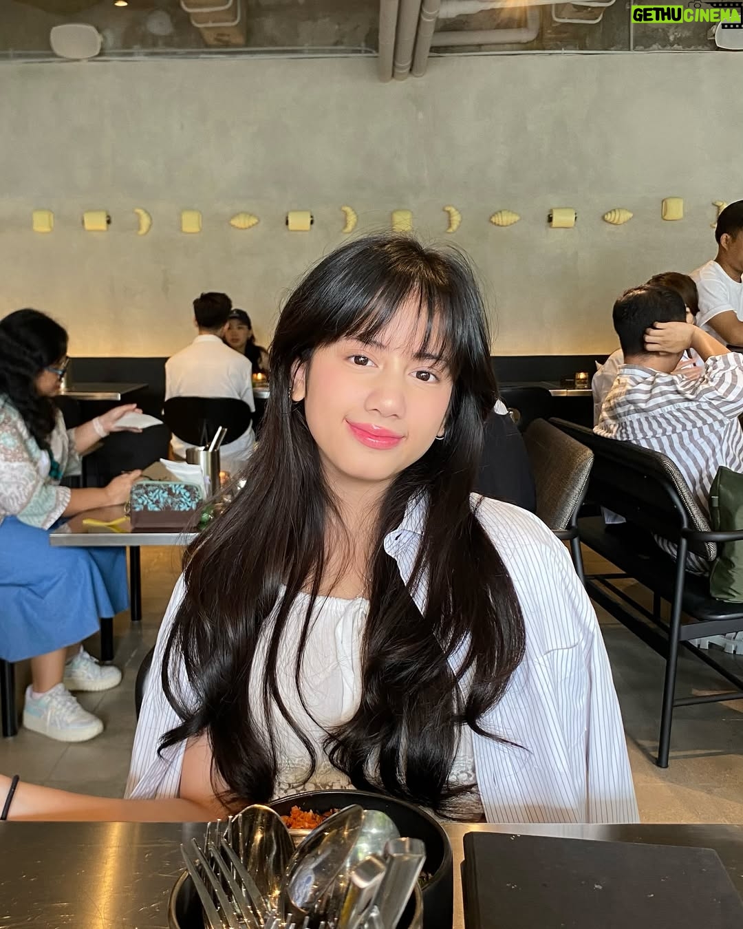 Ersa Mayori - 3.5K Likes - Happy Sweet Seventeen @talullahmalaika sayangku! 🎉🎀🎁

Your journey into adulthood begins here. Keep being the confident girl with a positive mindset, the humble soul with a kind heart, and the cheerful, happy-go-lucky Ulla we all love. 

Doa terbaik Mama buat Ulla, selalu.
Love you! 😘🫶🏻❤️