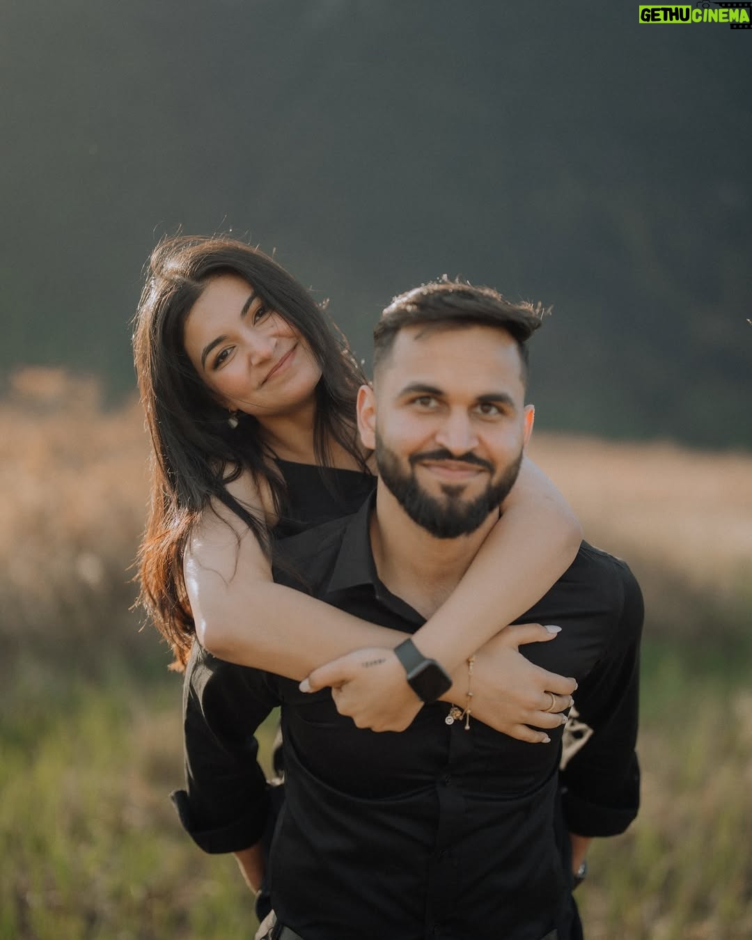 Esha Jhanji - 95.2K Likes - The safest place in the world is right here — in your arms 🙈🖤
.
#esharonmein