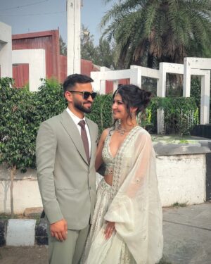 Esha Jhanji Instagram - Kash yahi saari umar yuhi jaye beet mitwa 🦋🤍