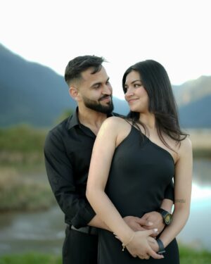 Esha Jhanji Instagram - The safest place in the world is right here — in your arms 🙈🖤
.
#esharonmein