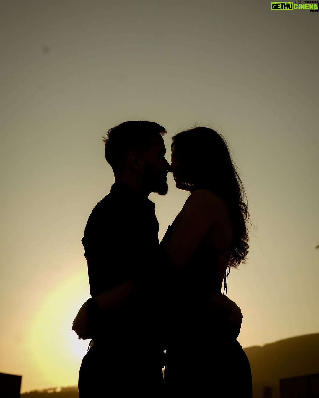 Esha Jhanji - 95.2K Likes - The safest place in the world is right here — in your arms 🙈🖤
.
#esharonmein