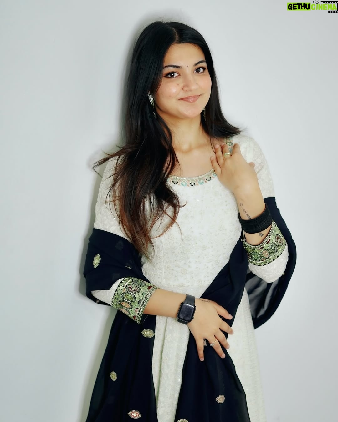 Esha Jhanji - 43.1K Likes - Chasing the art of SIMPLICITY ♟️