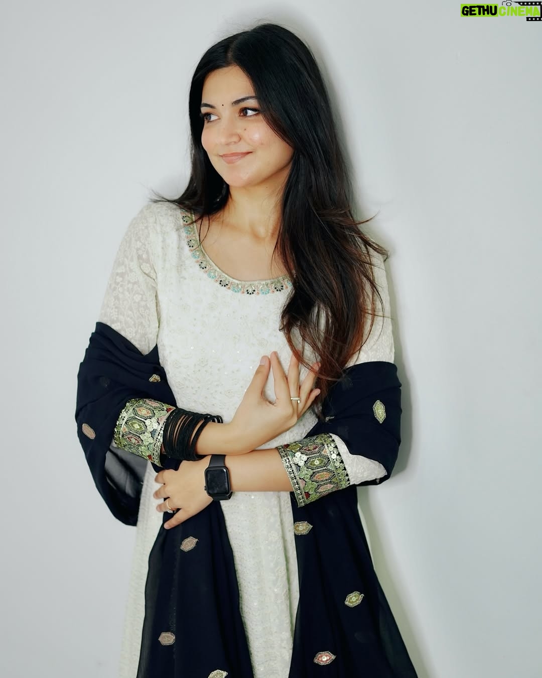 Esha Jhanji - 43.1K Likes - Chasing the art of SIMPLICITY ♟️