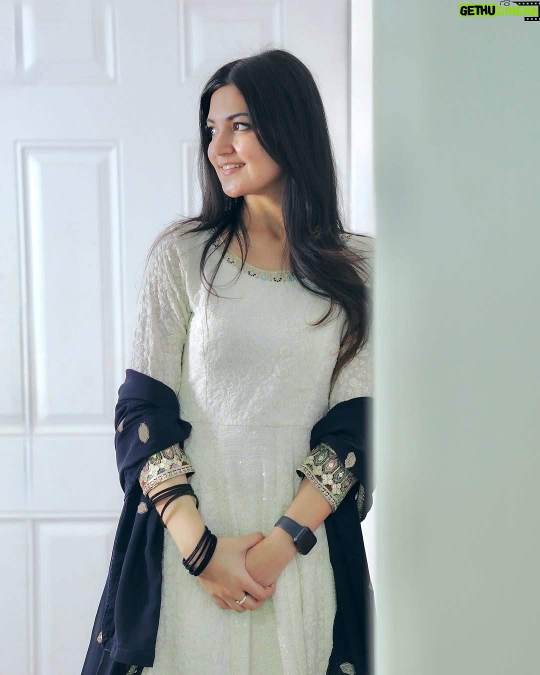 Esha Jhanji - 43.1K Likes - Chasing the art of SIMPLICITY ♟️