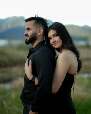 Esha Jhanji Instagram - The safest place in the world is right here — in your arms 🙈🖤
.
#esharonmein