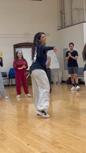 Eshani Pat Instagram - Still one of my fave Bollywood x Shuffle routines we’ve taught 😍

💃🏽: @eshhpat 
🧠: @desifuze @eshhpat @shiv.dances