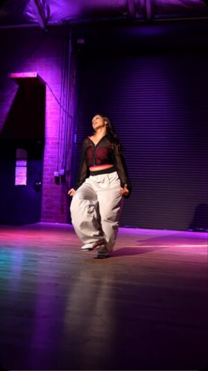 Eshani Pat Instagram - Zara Zara vibes 🩷 

🎥: @redllama.media 
🧠💃🏽: @eshhpat