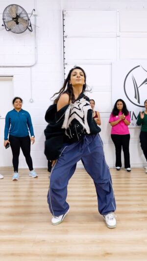 Eshani Pat Instagram - Dallas DesiShuffle Full YouTube video is out on my channel :) class videos with footage will be emailed out later today!

🧠/ 💃🏽: @eshhpat 
📍: @kumbaladancestudio 
🎥: @kennynguyenproductions