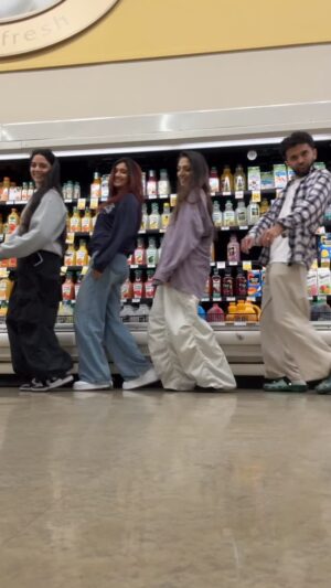 Eshani Pat Instagram - Clean up on aisles 5,6,7,8 🛒🙊

#dance #bollywood #comedy #dancers