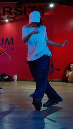 Eshani Pat Instagram - Finally posting the close up from this 🔥 @vansecoo X @marygrace class at @mdcdance ! This choreo was 💯

💃🏽: @eshhpat 
🧠: @vansecoo @marygrace

#shuffle #cuttingshapes #losangelesdancer