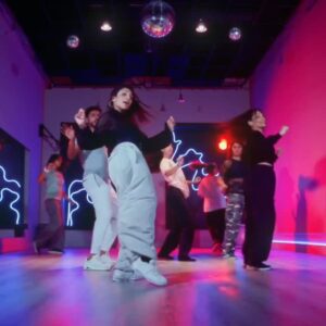 Eshani Pat Instagram - 💜 Full class YouTube video is now live on my channel! 

Next 2-Round Los Angeles workshop will be on July 14 and 21st at 8:30pm at @GRAVITY DANCE STUDIO 

ONLINE TUTORIAL for this routine will be live on Patreon.com/eshhpat by the end of this month (June)