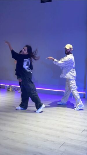 Eshani Pat Instagram - Teaching ROUND 2 of this for ya’ll Los Angeles on Monday, April 21st at @gravity.la 😍 I had so much fun last night with you all and can’t wait to do it again! 

To get tickets, download the gravity app on your phone (linked in bio) and create an account/register for my workshop! 

I’ll be breaking down the choreo again in Round 2, so if you missed Round 1 - I got yaaa 💪🏽 And if you came to Round 1 and wanna get that training in and possibly a video 👀, let’s dance again 💃🏽

Dancing with the 🔥 @rohitgijare here!
🧠: @eshhpat 
📍: @gravity.la