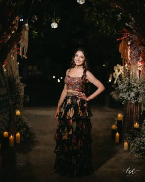 Eshani Pat Instagram - Official photos of all the looks from my sister’s wedding 💕 @prayuhhh @champagneparthy_ 

📸: @thephotolabin 

Slides: 
1-2: Welcome Dinner @perniaspopupshop 
3-4: Ganesh Pooja 
5-6: Sataak @varunbahlcouture 
7-9: Sangeet @qbikofficial 
10: Pool Party
11-12: Wedding @taruntahiliani 
13-15: Reception @seemagujraldesign
