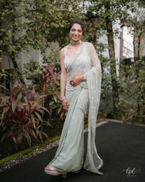 Eshani Pat Instagram - Official photos of all the looks from my sister’s wedding 💕 @prayuhhh @champagneparthy_ 

📸: @thephotolabin 

Slides: 
1-2: Welcome Dinner @perniaspopupshop 
3-4: Ganesh Pooja 
5-6: Sataak @varunbahlcouture 
7-9: Sangeet @qbikofficial 
10: Pool Party
11-12: Wedding @taruntahiliani 
13-15: Reception @seemagujraldesign