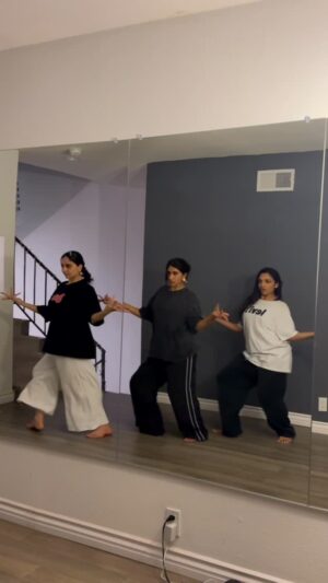 Eshani Pat Instagram - Midnight dance sesh 🩷

🧠: @ishitamili 
💃🏽: @imanvi1013 @meghnac3 @eshhpat 
🎶: @bombaymami