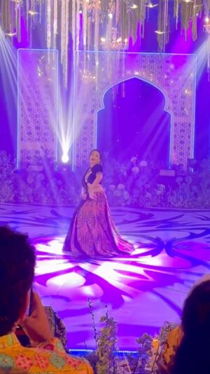 Eshani Pat Instagram - BTS from @prayuhhh and @champagneparthy_ ‘s sangeet night 😍 #parthywithpreya 

Nainowale Ne x Loyal Remix by @vcbeats 🔥