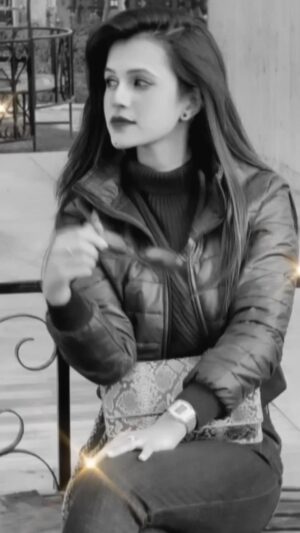 Eshika Rao Instagram - Drop black hearts🖤 💫
.
.
#eshikians