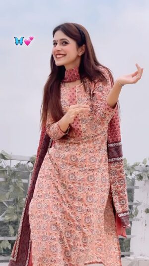 Eshika Rao Instagram - Chand pe bhi 🐰